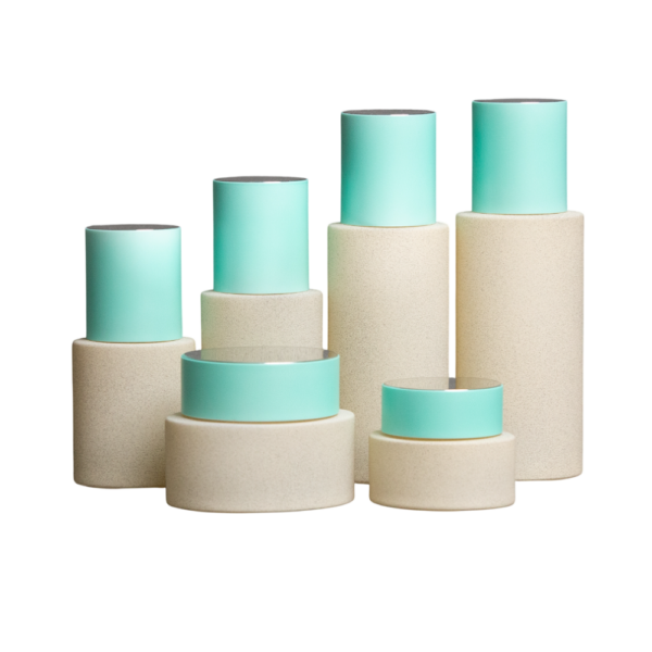 Conjunto F121 compuesto por tarros, botellas y dosificadores. Catálogo de envases falemi