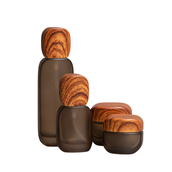 Conjunto F132 compuesto por tarros, botellas y dosificadores de viidrio. Catálogo de envases falemi
